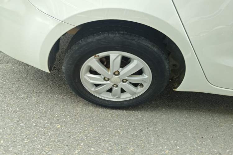 Used Kia K2 2015 Sedan 1.4L MT GLS Right Rear Wheel Hub