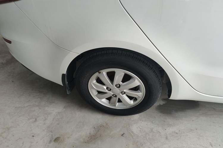 Used Kia K2 2015 Sedan 1.4L Automatic GLS Right Rear Wheel Hub