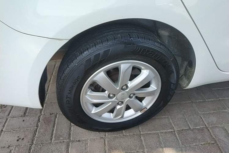 Used Kia K2 2015 Sedan 1.4L Automatic GLS Right Rear Wheel Hub