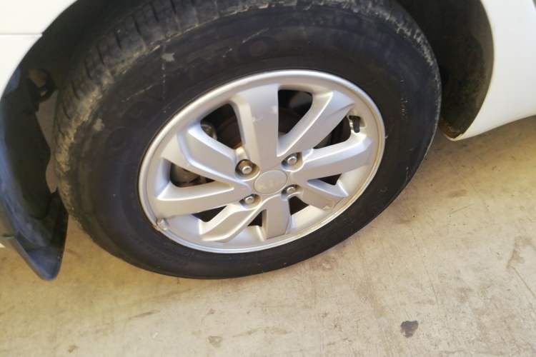 Used Kia K2 2015 Sedan 1.4L Automatic GLS Right Rear Wheel Hub
