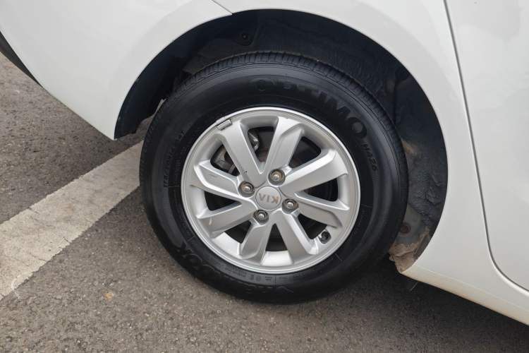 Used Kia K2 2015 Sedan 1.4L Automatic GLS Right Rear Wheel Hub