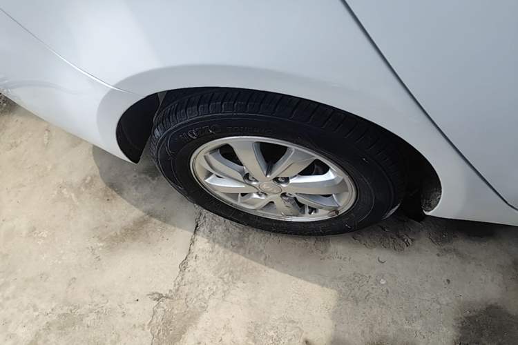 Used Kia K2 2015 Sedan 1.4L MT GLS Right Rear Wheel Hub