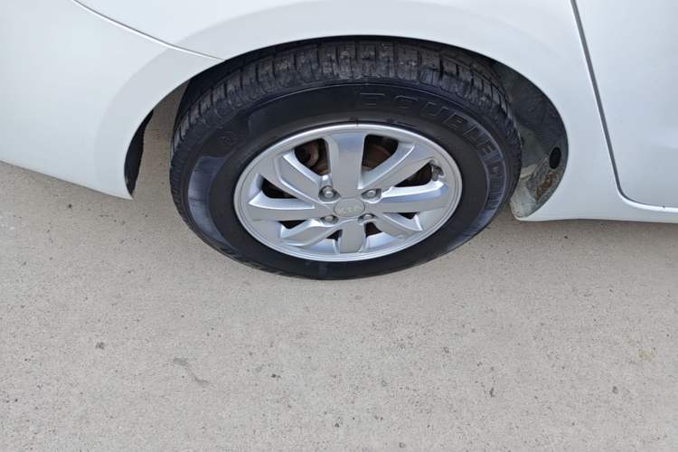 Used Kia K2 2015 Sedan 1.4L Automatic GLS Right Rear Wheel Hub