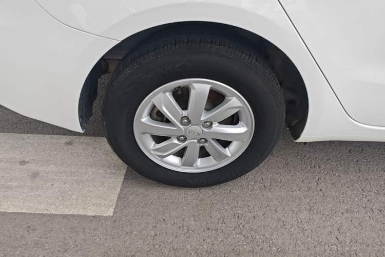 Used Kia K2 2015 Sedan 1.4L Automatic GLS Right Rear Wheel Hub