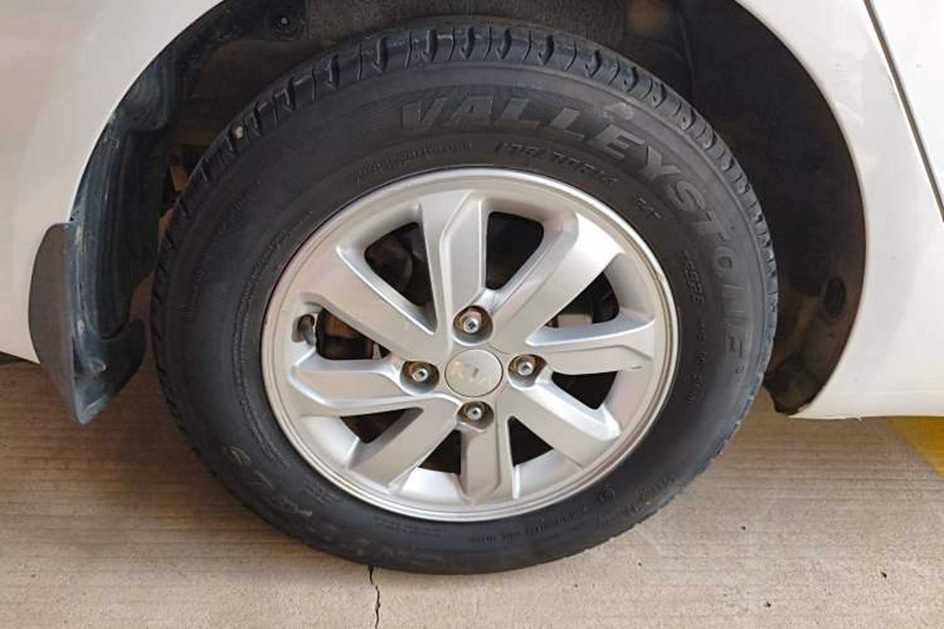 Used Kia K2 2015 Sedan 1.4L Automatic GLS Right Rear Wheel Hub