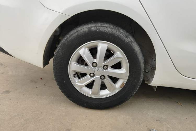 Used Kia K2 2015 Sedan 1.4L MT GLS Right Rear Wheel Hub
