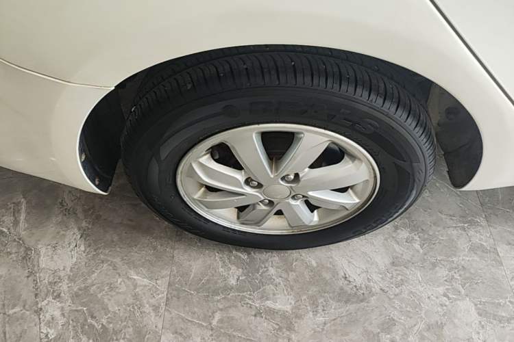 Used Kia K2 2015 Sedan 1.4L Automatic GLS Right Rear Wheel Hub