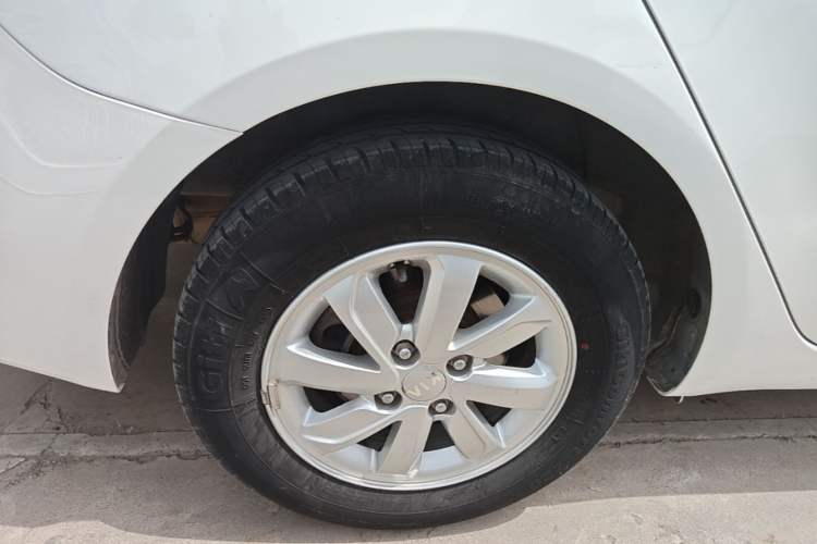 Used Kia K2 2015 Sedan 1.4L MT GLS Right Rear Wheel Hub