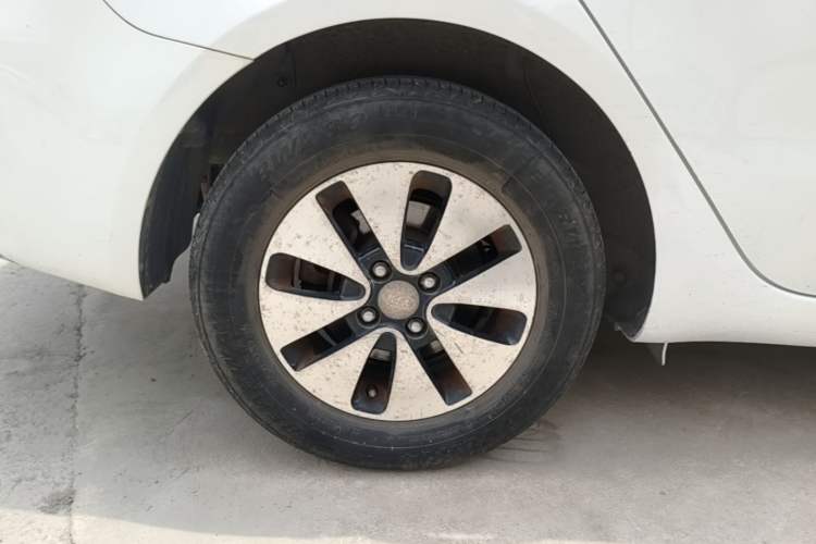 Used Kia K2 2015 Sedan 1.4L Automatic GLS Right Rear Wheel Hub