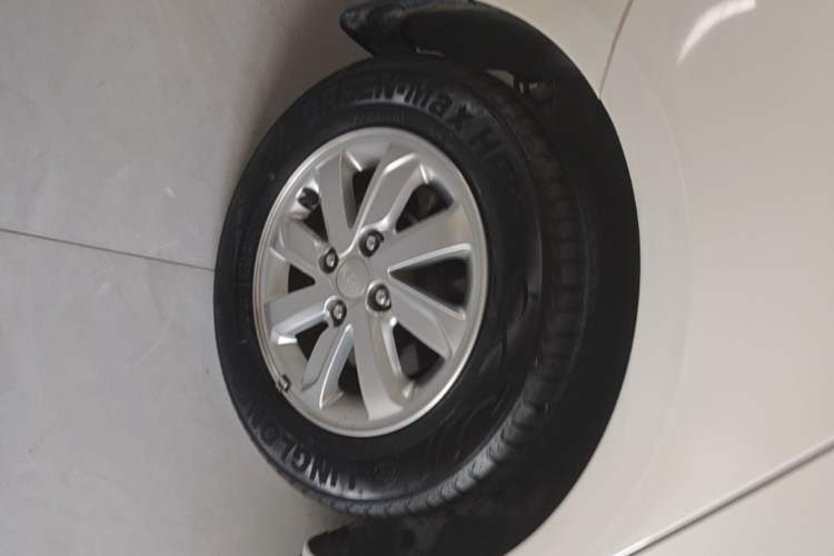 Used Kia K2 2015 Sedan 1.4L Automatic GLS Right Rear Wheel Hub