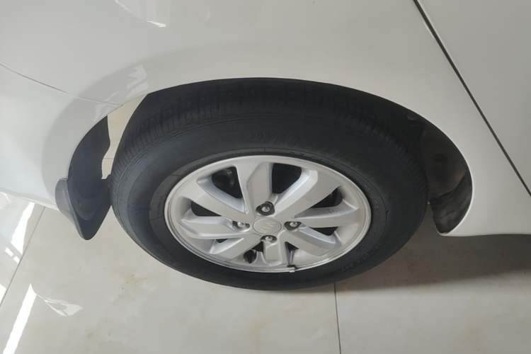 Used Kia K2 2015 Sedan 1.4L MT GLS Right Rear Wheel Hub