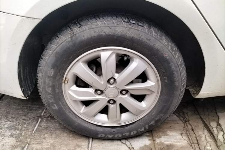 Used Kia K2 2015 Sedan 1.4L Automatic GLS Right Rear Wheel Hub