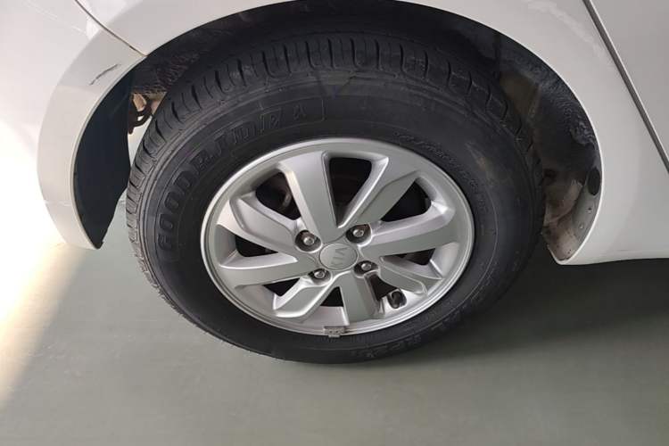 Used Kia K2 2015 Hatchback 1.4L AT GLS Cool Edition Right Rear Wheel Hub