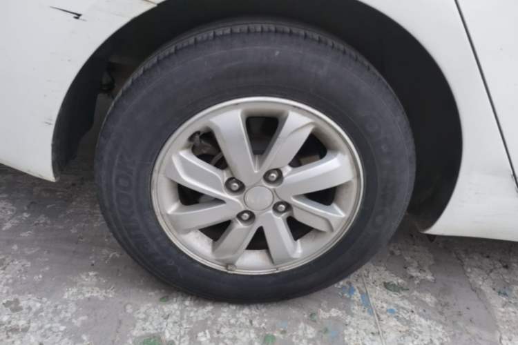 Used Kia K2 2015 Sedan 1.4L MT GLS Right Rear Wheel Hub