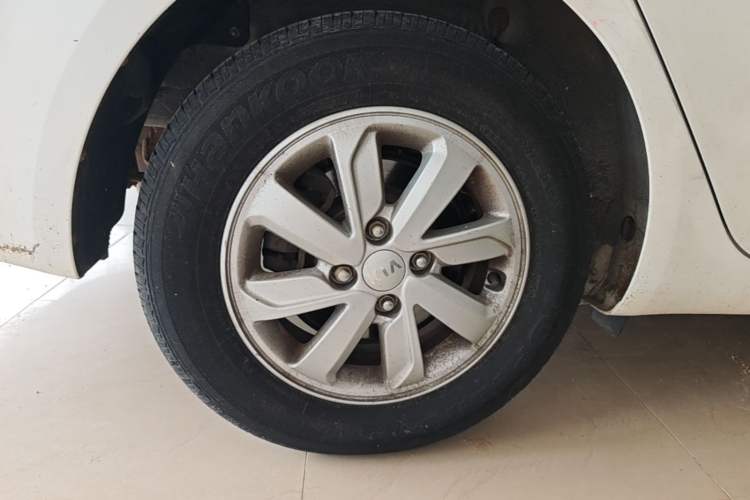Used Kia K2 2015 Sedan 1.4L Automatic GLS Right Rear Wheel Hub