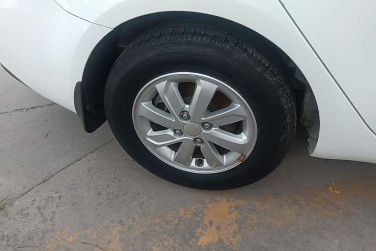 Used Kia K2 2015 Sedan 1.4L MT GLS Right Rear Wheel Hub