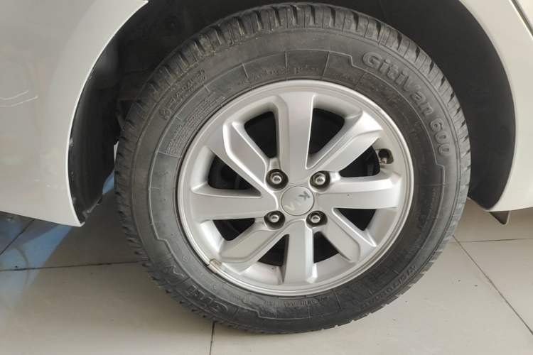 Used Kia K2 2015 Sedan 1.4L Automatic GLS Right Rear Wheel Hub