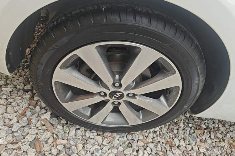 Used Kia K2 2015 Sedan 1.6L Automatic Transmission Premium Right Rear Wheel Hub