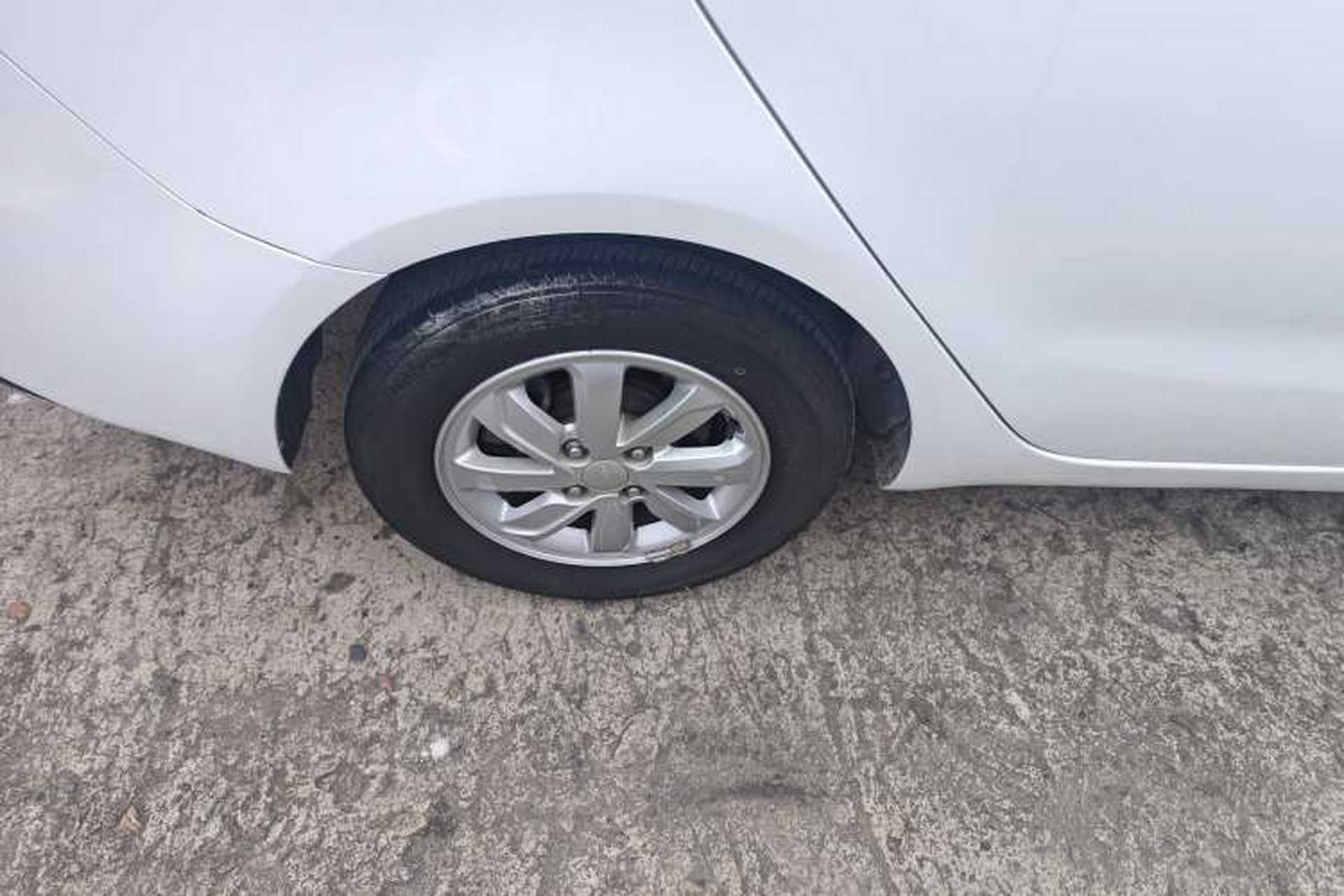 Used Kia K2 2015 Sedan 1.4L Automatic GLS Right Rear Wheel Hub