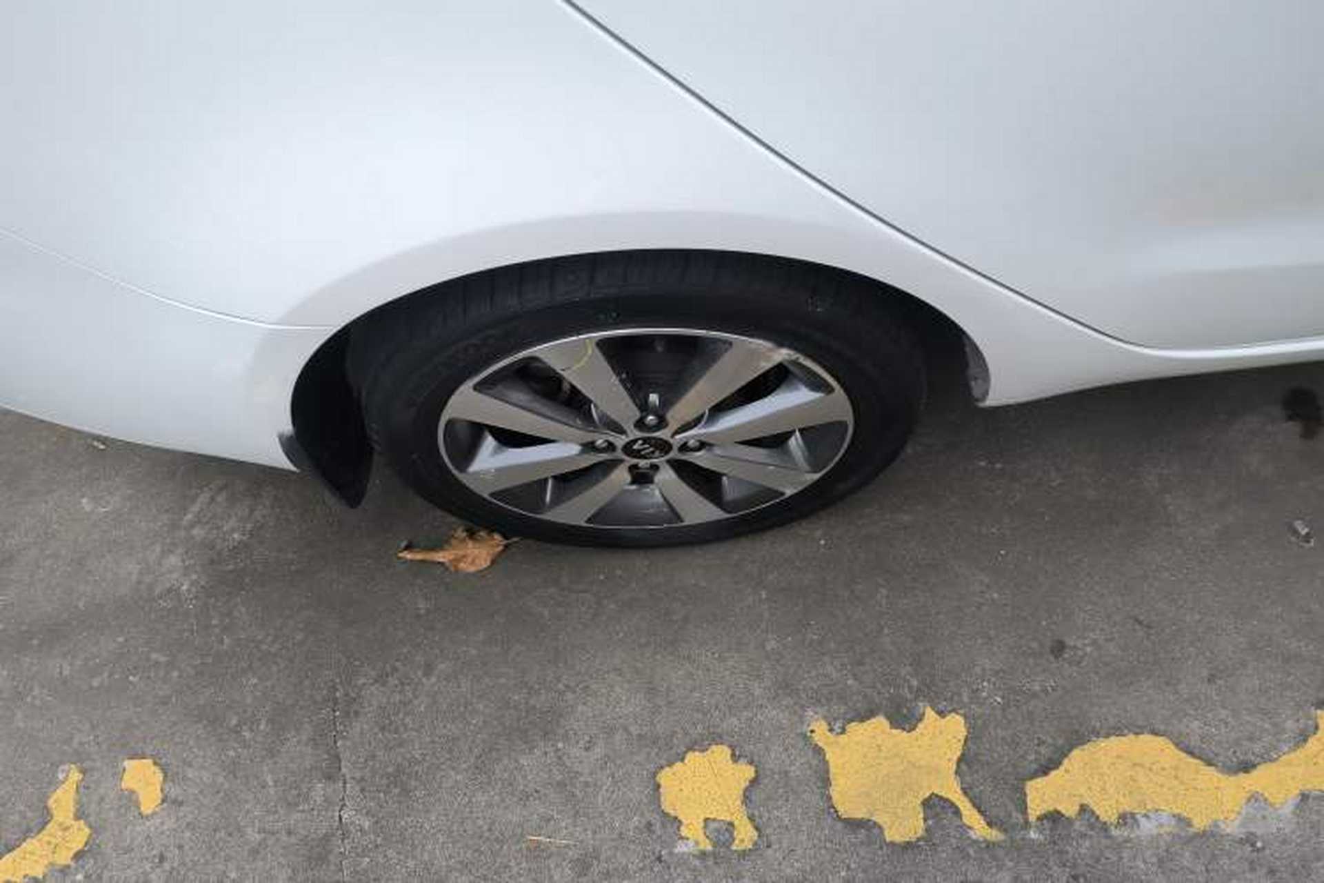 Used Kia K2 2015 Sedan 1.6L Automatic Transmission Premium Right Rear Wheel Hub