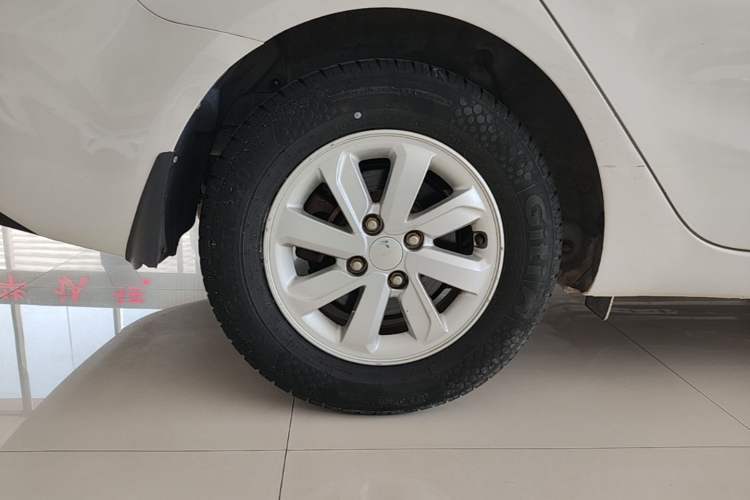 Used Kia K2 2015 Sedan 1.4L MT GLS Right Rear Wheel Hub