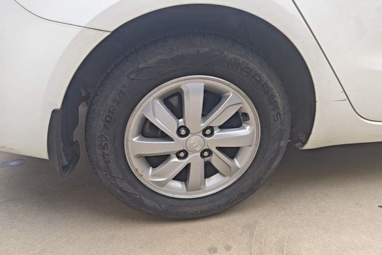 Used Kia K2 2015 Sedan 1.4L MT GLS Right Rear Wheel Hub