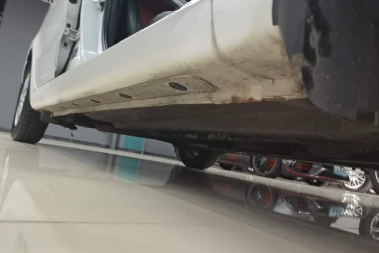 Used Kia K2 2015 Hatchback 1.4L AT GLS Cool Edition Right Side Sill