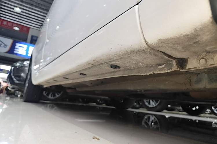 Used Kia K2 2015 Sedan 1.6L Automatic Transmission Premium Right Side Sill