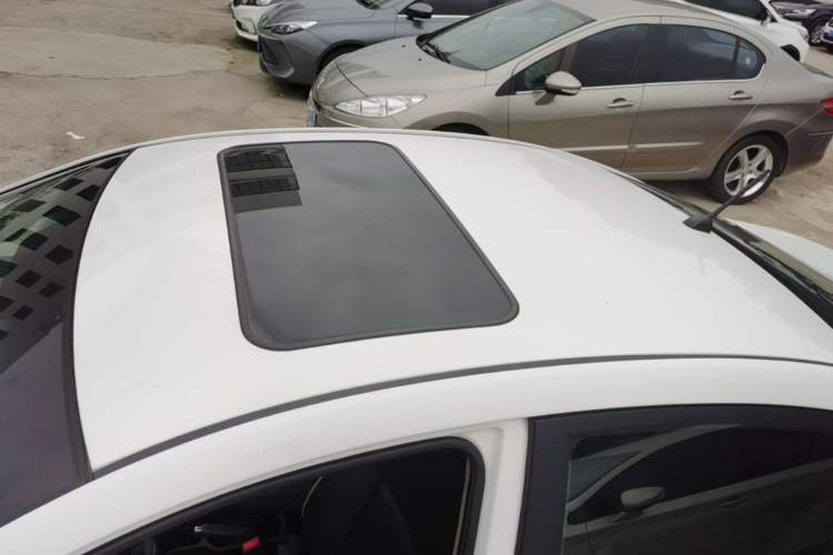 Used Kia K2 2015 Sedan 1.4L MT TOP Roof