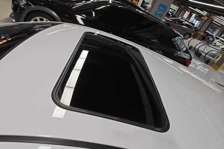 Used Kia K2 2015 Hatchback 1.4L AT GLS Cool Edition Roof
