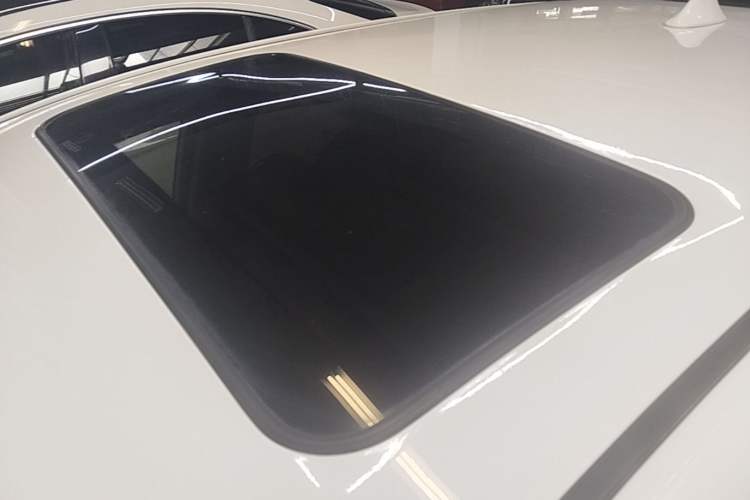 Used Kia K2 2015 Hatchback 1.4L AT GLS Cool Edition Roof