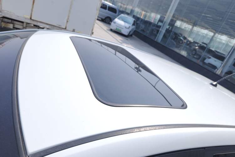 Used Kia K2 2015 Hatchback 1.4L MT GLS Cool Edition Roof