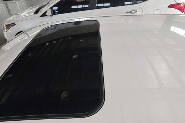 Used Kia K2 2015 Hatchback 1.4L AT GLS Cool Edition Roof