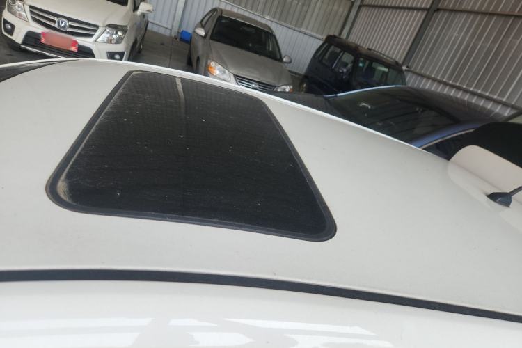 Used Kia K2 2015 Hatchback 1.4L AT GLS Cool Edition Roof
