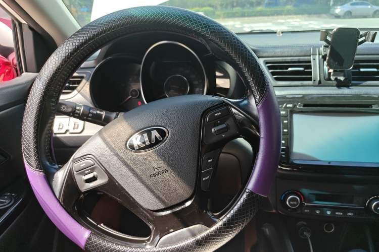 Used Kia K2 2015 Sedan 1.6L Automatic Transmission Premium Steering Wheel