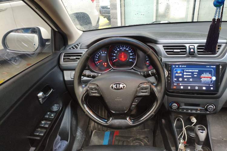Used Kia K2 2015 Sedan 1.6L Automatic Transmission Premium Steering Wheel