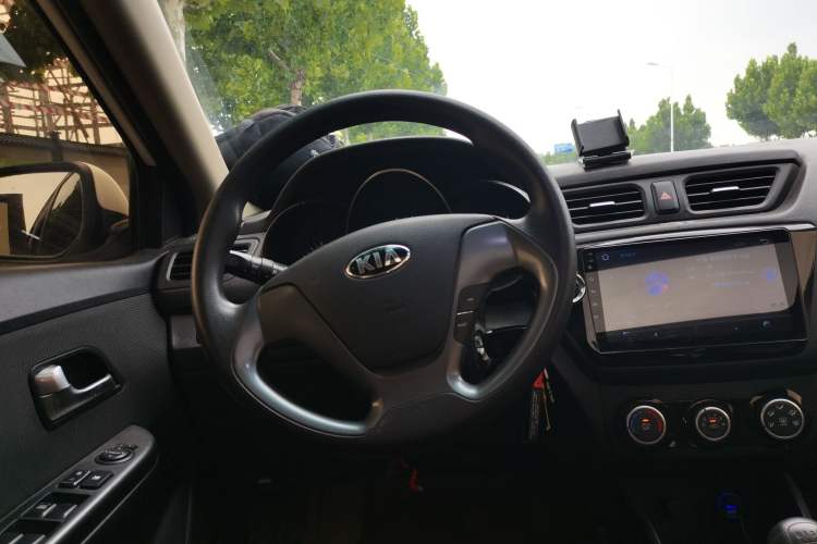 Used Kia K2 2015 Sedan 1.4L MT TOP Steering Wheel