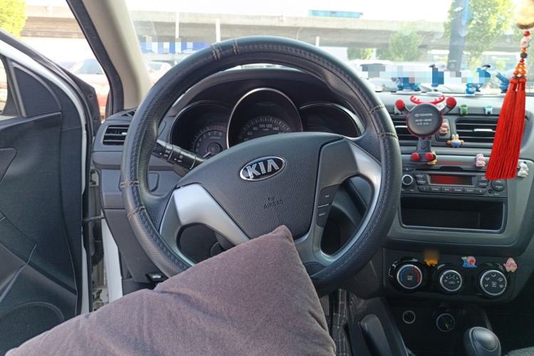 Used Kia K2 2015 Sedan 1.4L Automatic GLS Steering Wheel