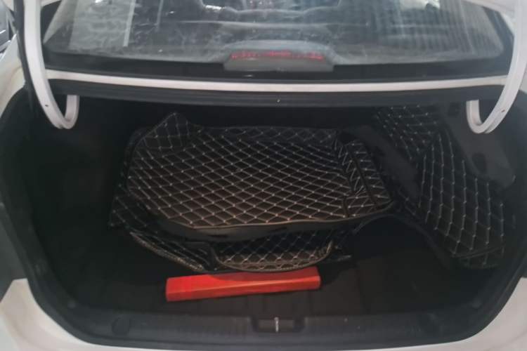 Used Kia K2 2015 Sedan 1.4L MT GLS Trunk