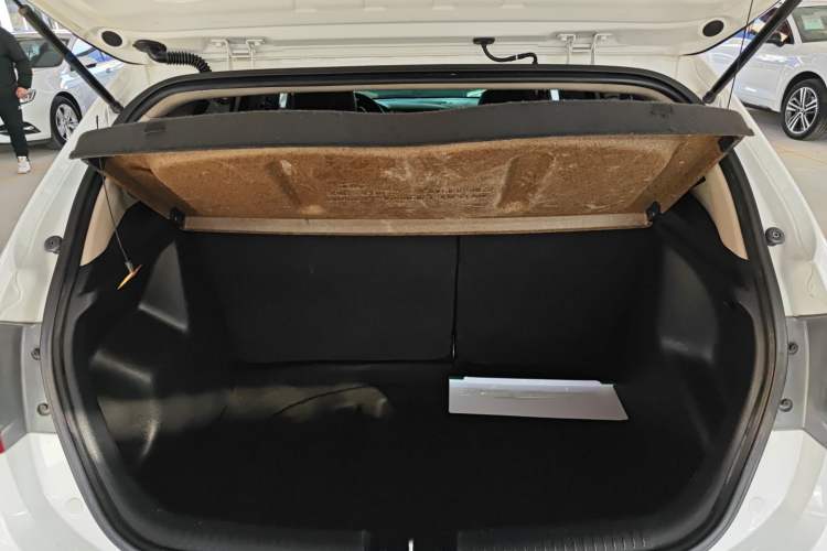 Used Kia K2 2015 Hatchback 1.4L AT GLS Cool Edition Trunk
