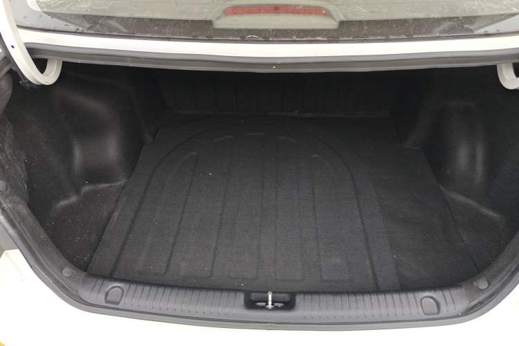 Used Kia K2 2015 Sedan 1.4L Automatic GLS Trunk