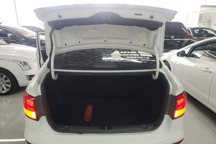 Used Kia K2 2015 Sedan 1.4L MT GLS Trunk