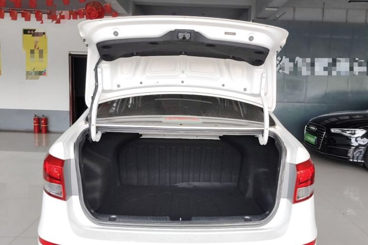 Used Kia K2 2015 Sedan 1.4L MT GLS Trunk
