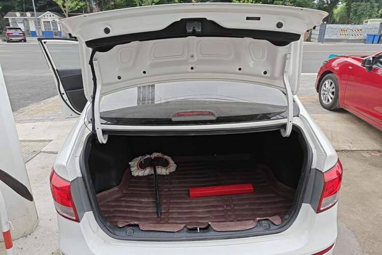 Used Kia K2 2015 Sedan 1.4L Automatic GLS Trunk