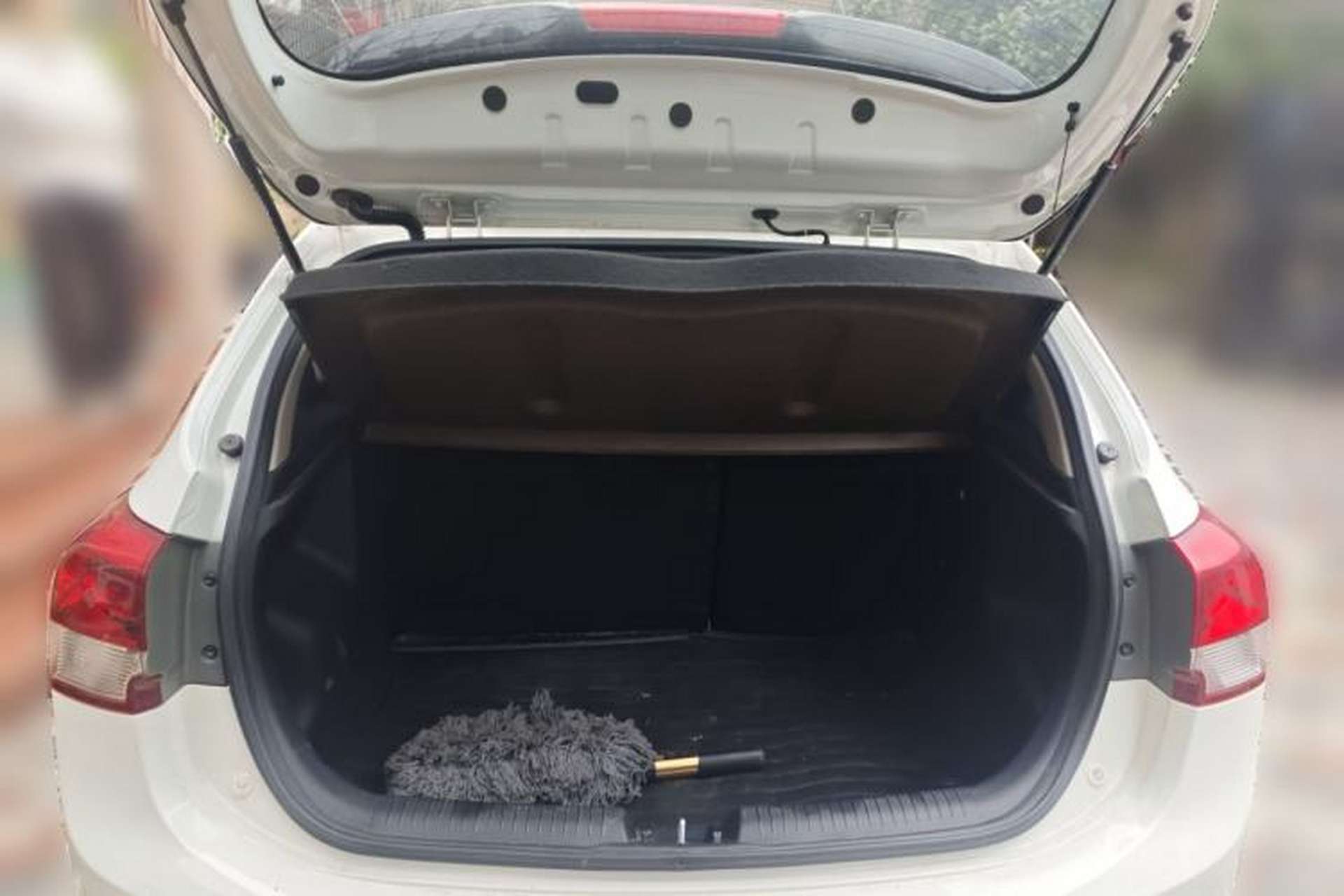 Used Kia K2 2015 Hatchback 1.4L AT GLS Cool Edition Trunk
