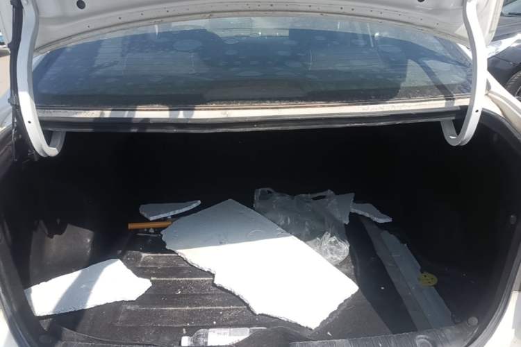 Used Kia K2 2015 Sedan 1.4L MT GLS Trunk