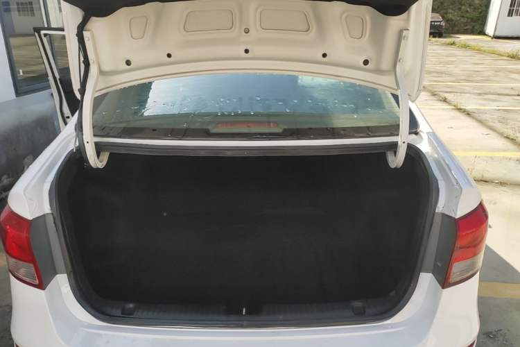 Used Kia K2 2015 Sedan 1.4L Automatic GLS Trunk