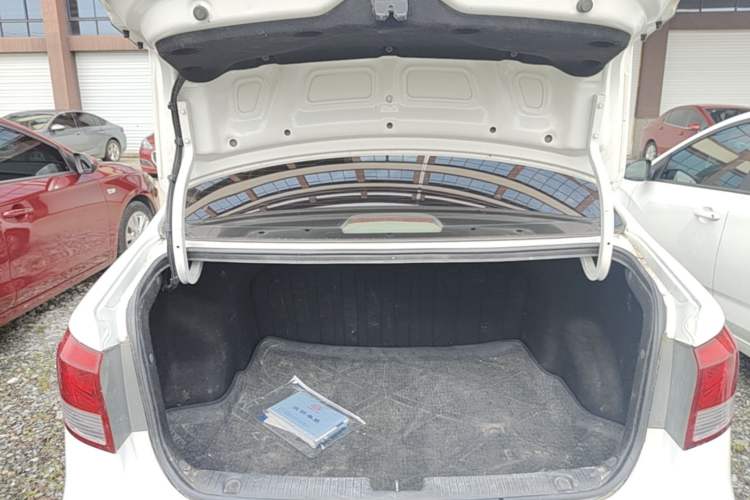 Used Kia K2 2015 Sedan 1.4L MT GLS Trunk