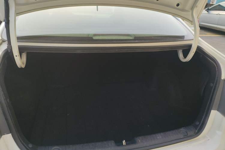 Used Kia K2 2015 Sedan 1.4L Automatic GLS Trunk