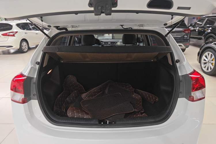 Used Kia K2 2015 Hatchback 1.4L AT GLS Cool Edition Trunk